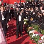 who wore a red carpet dress at the 1999 oscars video clips2