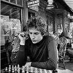 Who was the photographer most closely associated with Bob Dylan?2