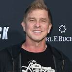 Who is Kenny Johnson wife?4