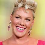 how much money does pink make a year youtube3