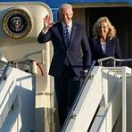 President Biden & First Lady Address U.S. Troops in the U.K série de televisão4