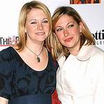 How many siblings does Melissa Joan Hart have?4