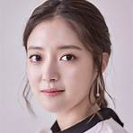 How old is Lee Se-young?3