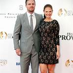 carolyn lawrence stephen amell pic 2016 new2