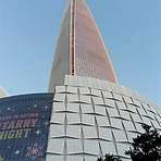 How do you get to the observation deck at Lotte World Tower?3