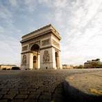 What are some of the tourist attractions in France?4
