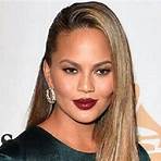 How did Chrissy Teigen become a model?1