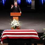 What happened at a memorial service for John McCain?1