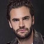 Tom Bateman4