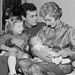 Are Tony Curtis and Janet Leigh married?3
