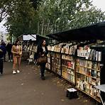 Are there bookshops in Seine?3