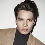 Dominic Sherwood4