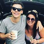 Who are Harry Styles parents?3