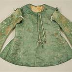 What did women wear in the 1630s?4