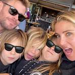 how old is chris hemsworth wife and kids2