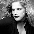 Who was Mother Love Bone singer Andrew Wood?3