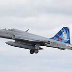 What is the top speed of the F-5 fighter?3