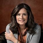 Does Lorraine Bracco have a brother?3