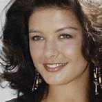 is catherine zeta jones singing and acting at the same time crossword3
