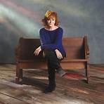 Does Reba McEntire Sing 'Sing It now'?1