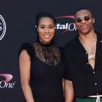 how tall is anthony davis wife1