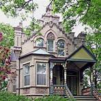 Which Victorian mansion was built in 1887?3
