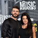 who is sam hunt married to2