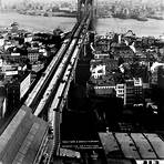 What happened to the Brooklyn Bridge?4
