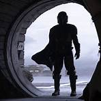 How does the Mandalorian get the egg in S1 E2?4