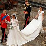 prince wilia and kate wedding dress back5