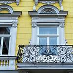 How much does it cost to buy a house in Vienna?2