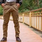 How do you read men's pants sizes?3