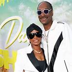 how old is snoop dogg wife2