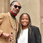 how did snoop dogg and dr dre meet his wife4