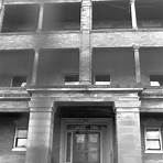 When was the first apartment building in Cincinnati built%3F2