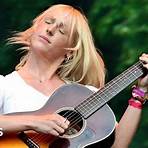 Who is Laura Marling?2
