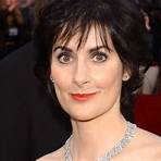 Why is Enya a famous singer?4