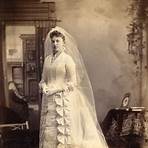 what is a traditional wedding dress of 18501