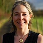 Who is Alice Roberts married to?2