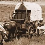 How many people were usually in a wagon train?4