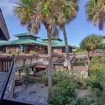 What is the gumbo limbo nature center?2