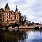 Who built Schwerin Castle?4