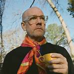 Where does Michael Stipe live now?4