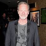 how much money does peter mullan make a year per4