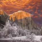 where is yosemite falls located right now free4