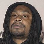 How old is Marshawn Lynch?3