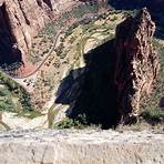 When is the best time to hike Angels Landing Utah?2
