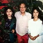 vijay anand married his niece and mom3