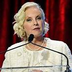 Does Cindy McCain own a house in Arizona?1