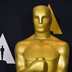 what is the oscar statue holding1